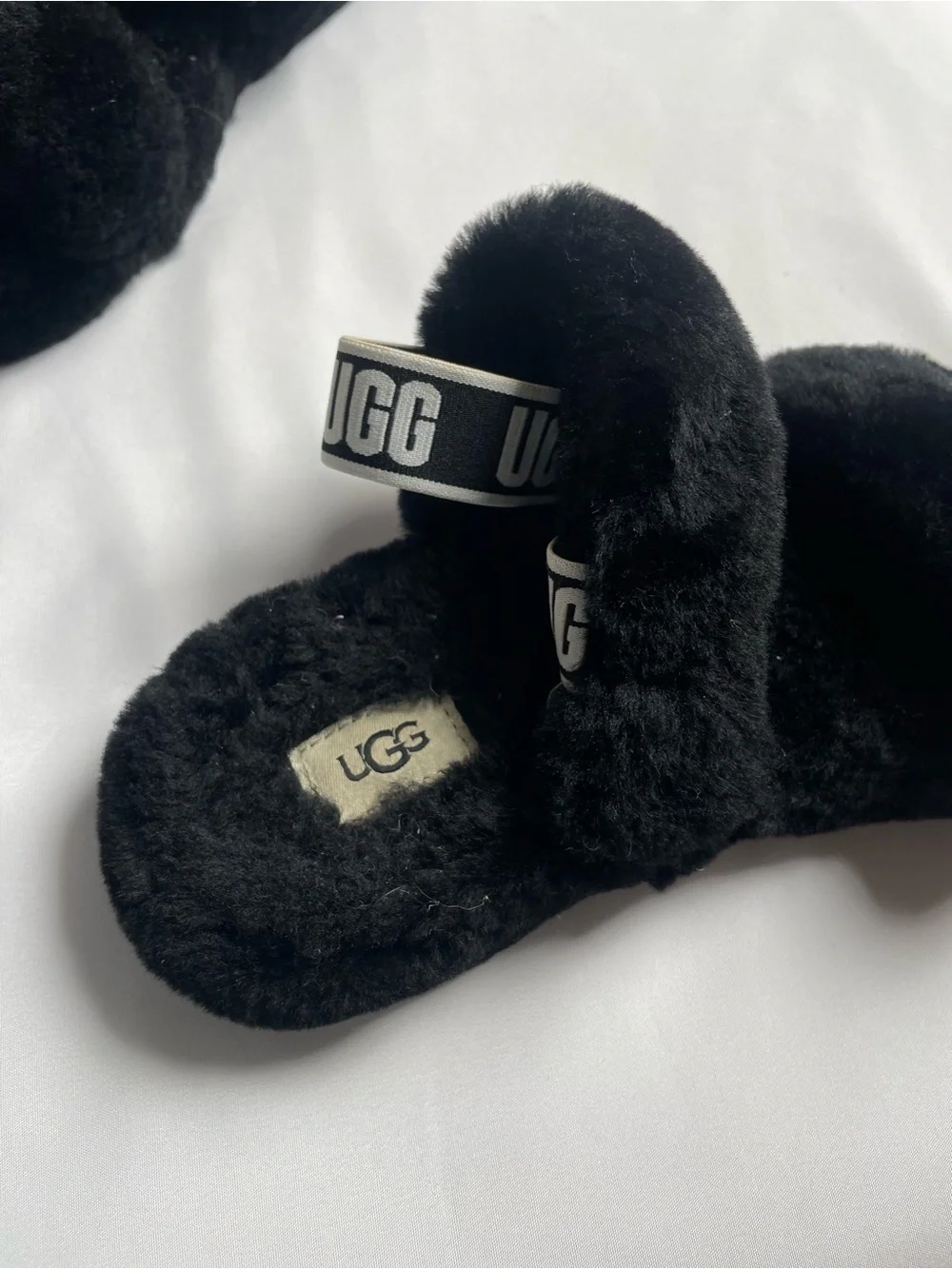 UGG Fluff Yeah Slide Slippers – Black Fuzzy Logo Strap, Size 4